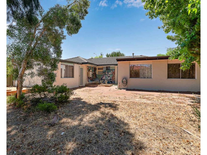 136 MARANGAROO DRIVE, Girrawheen WA 6064