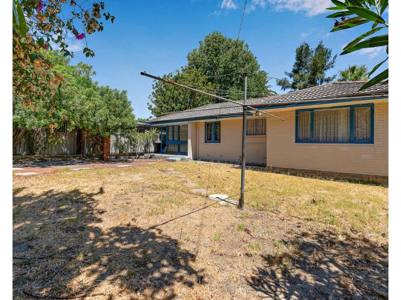 136 MARANGAROO DRIVE, Girrawheen WA 6064