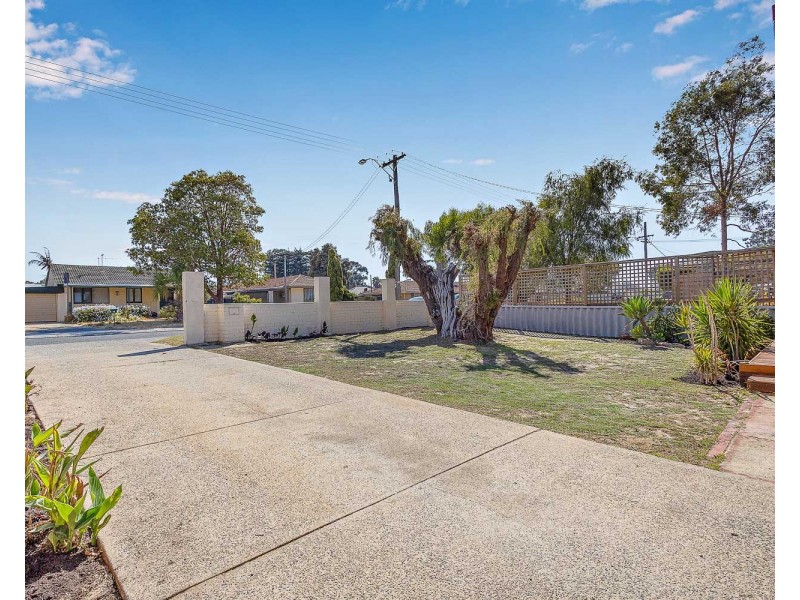 8B GOLDERS WAY, Girrawheen WA 6064