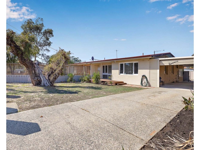 8B GOLDERS WAY, Girrawheen WA 6064