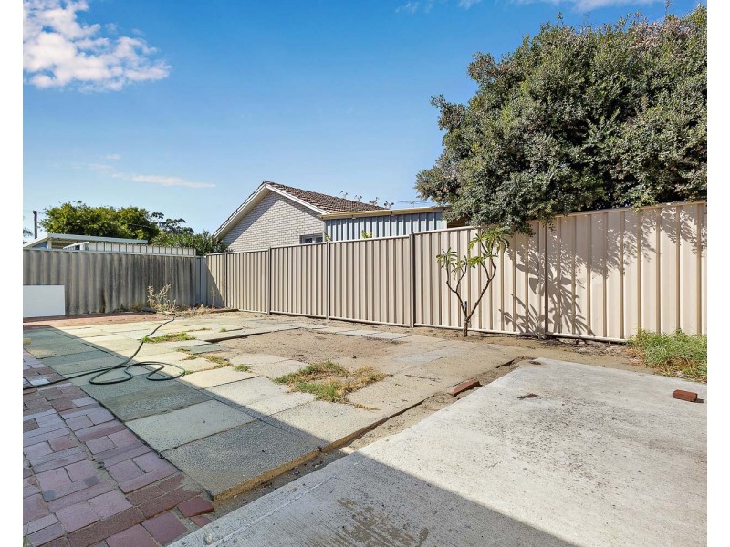 8B GOLDERS WAY, Girrawheen WA 6064
