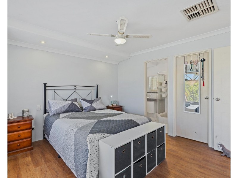 8 BLUE GROVE, Alexander Heights WA 6064