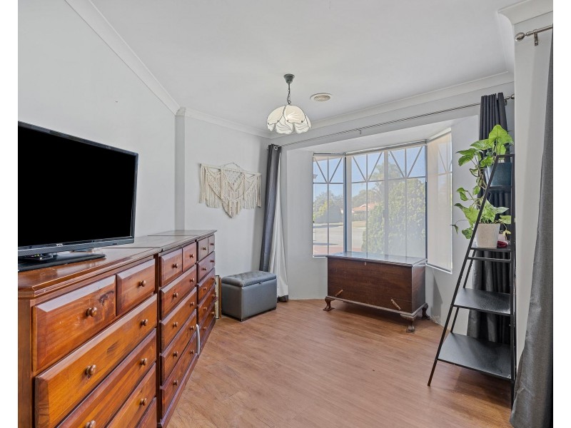 8 BLUE GROVE, Alexander Heights WA 6064