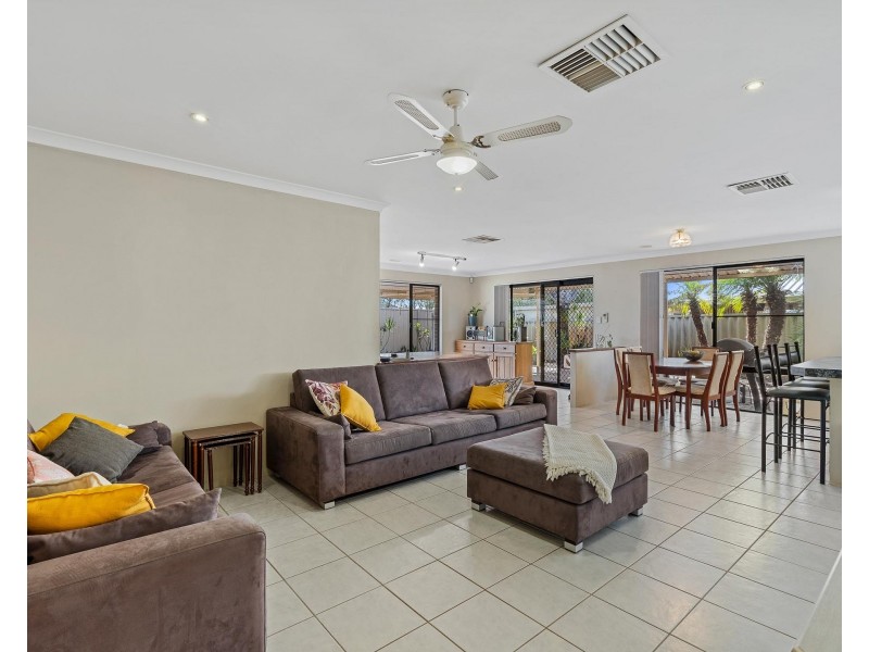 8 BLUE GROVE, Alexander Heights WA 6064