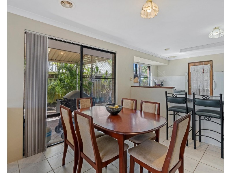 8 BLUE GROVE, Alexander Heights WA 6064