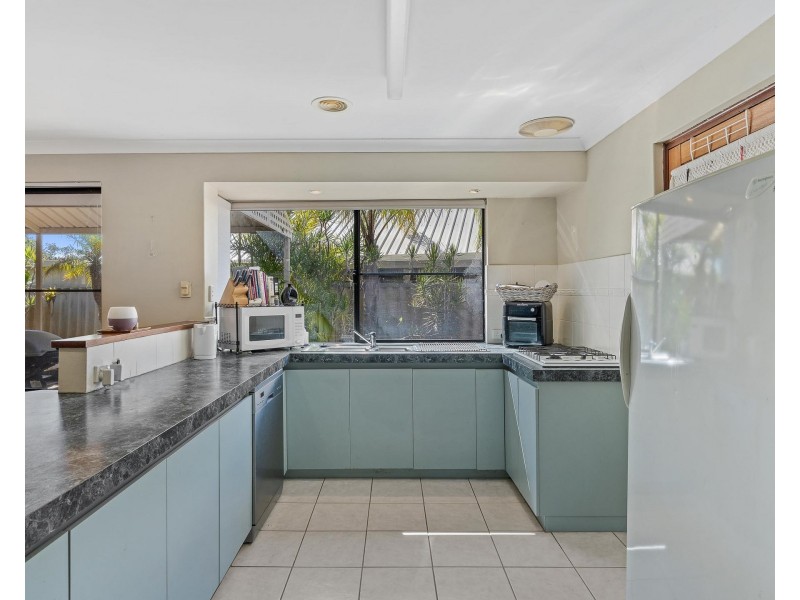 8 BLUE GROVE, Alexander Heights WA 6064