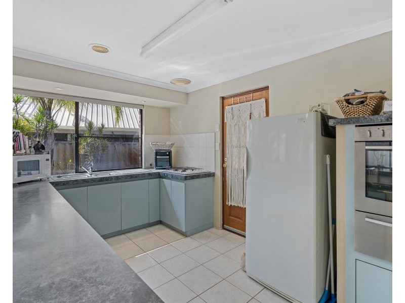 8 BLUE GROVE, Alexander Heights WA 6064