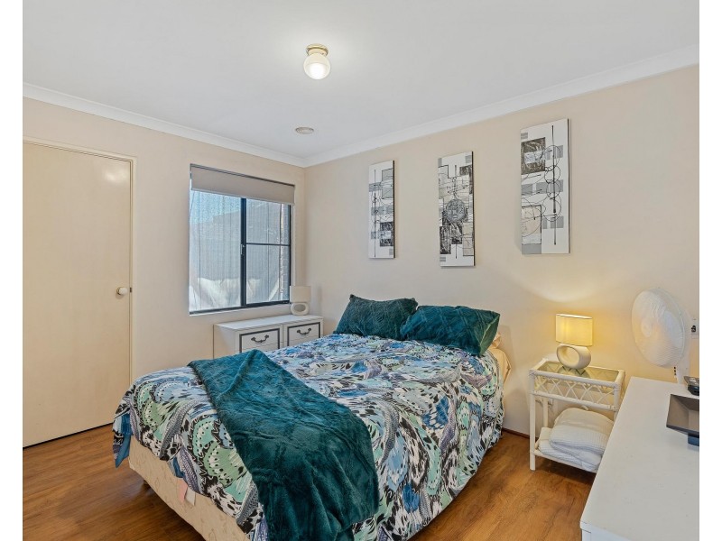 8 BLUE GROVE, Alexander Heights WA 6064