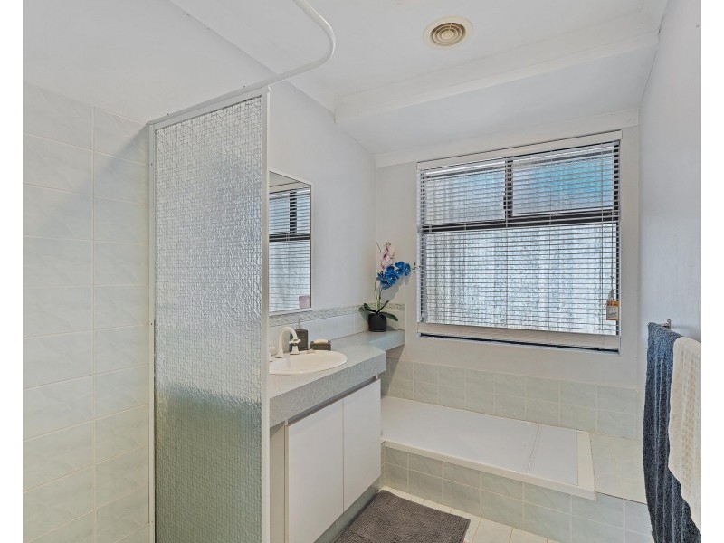 8 BLUE GROVE, Alexander Heights WA 6064