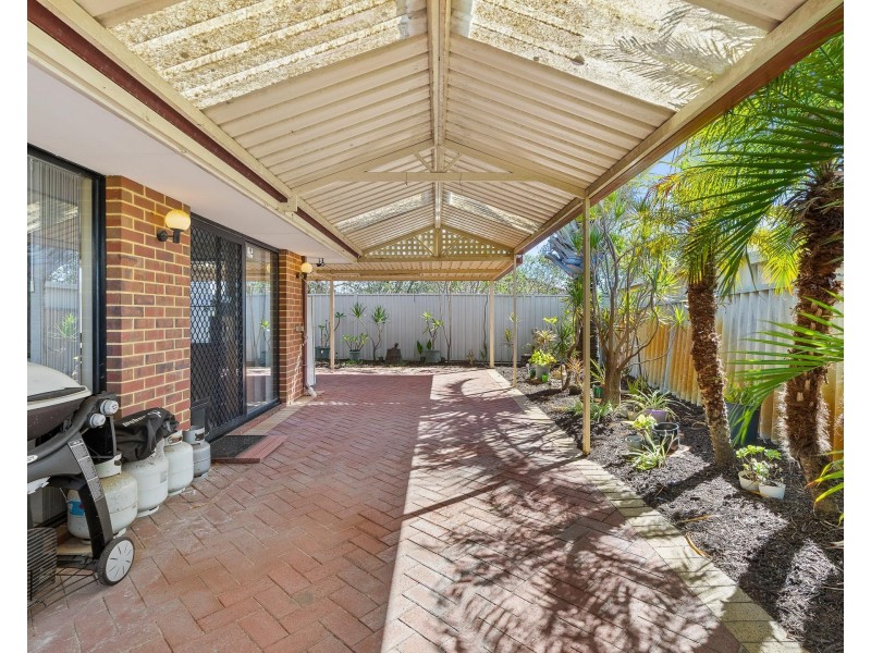 8 BLUE GROVE, Alexander Heights WA 6064