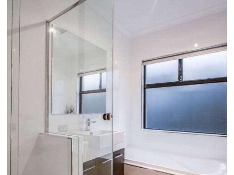 46 HARDCASTLE AVENUE, Landsdale WA 6065