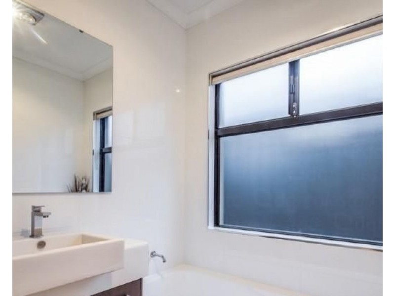 46 HARDCASTLE AVENUE, Landsdale WA 6065