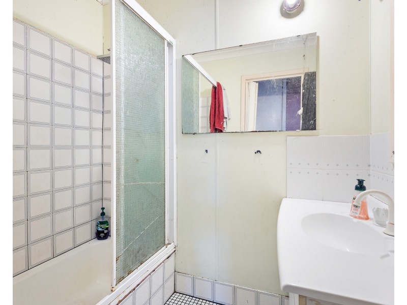 6 CHATAWAY ROAD, Girrawheen WA 6064