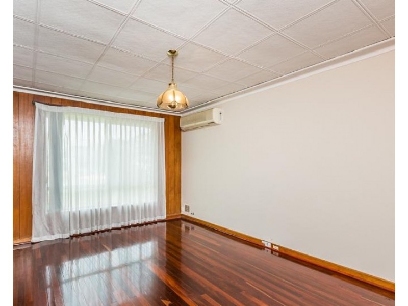 11 WAVERLEY PLACE, Dianella WA 6059