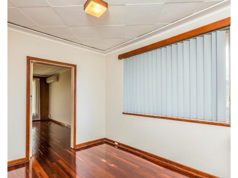 11 WAVERLEY PLACE, Dianella WA 6059