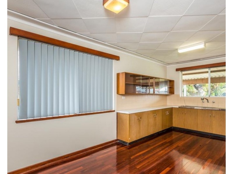 11 WAVERLEY PLACE, Dianella WA 6059