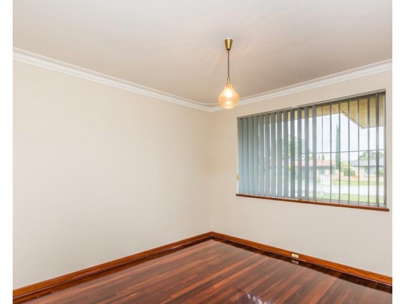 11 WAVERLEY PLACE, Dianella WA 6059