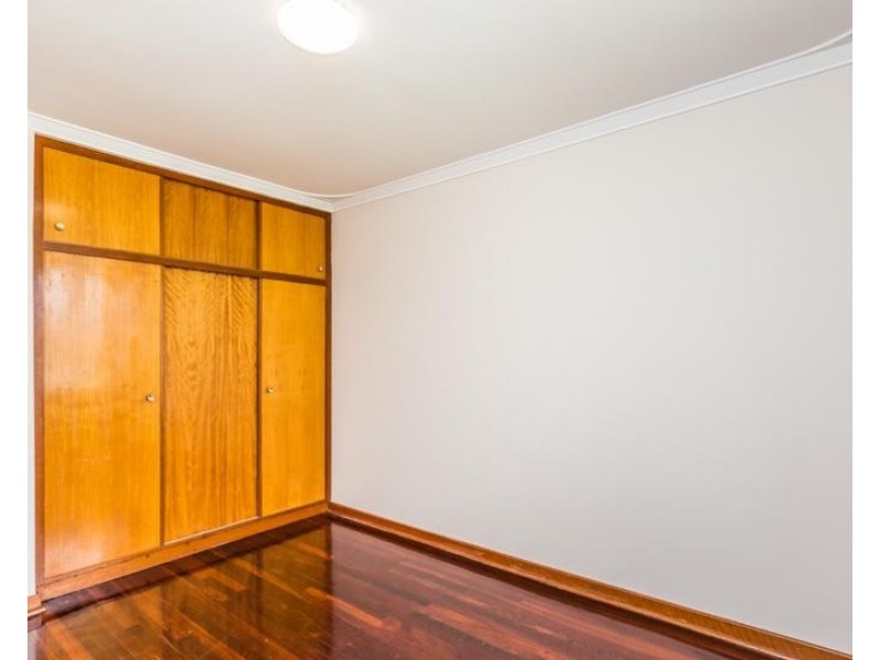 11 WAVERLEY PLACE, Dianella WA 6059