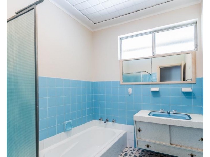 11 WAVERLEY PLACE, Dianella WA 6059