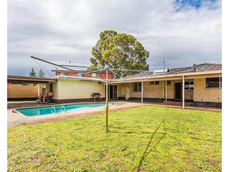 11 WAVERLEY PLACE, Dianella WA 6059