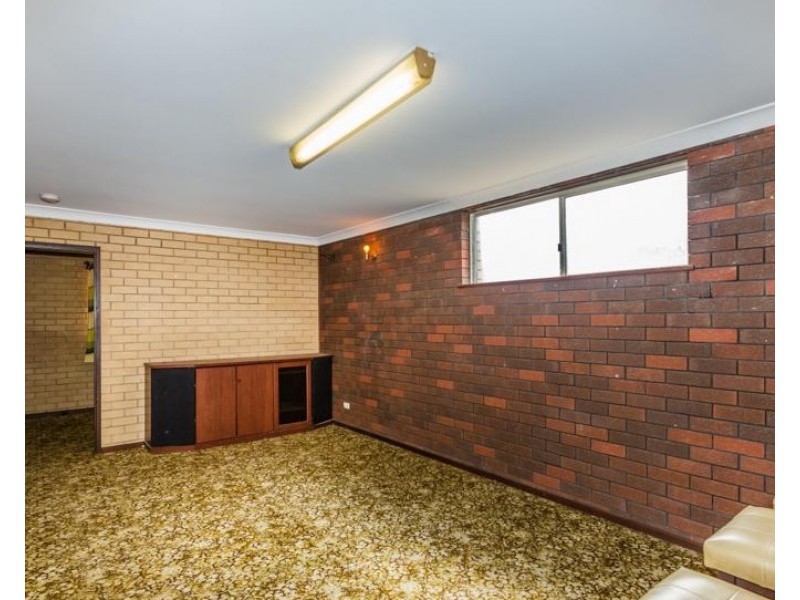 11 WAVERLEY PLACE, Dianella WA 6059