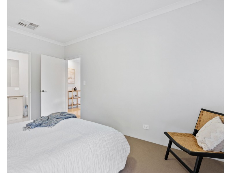 131 Bordeaux Lane, Ellenbrook WA 6069