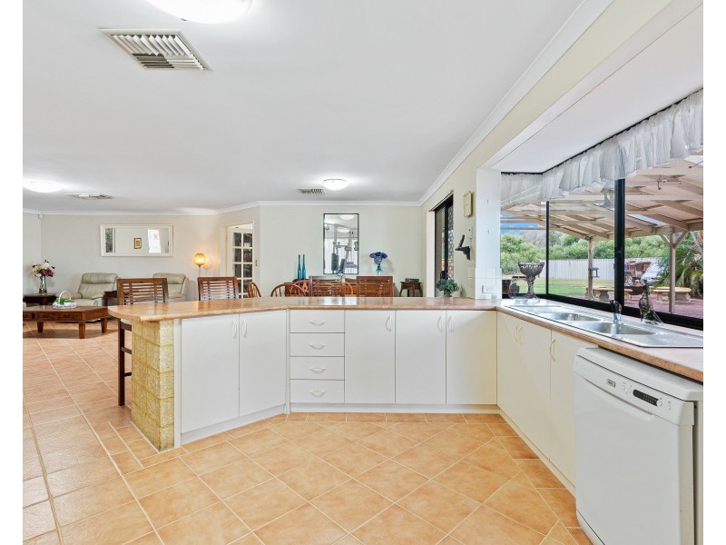 24 Nirimba Close, South Guildford WA 6055