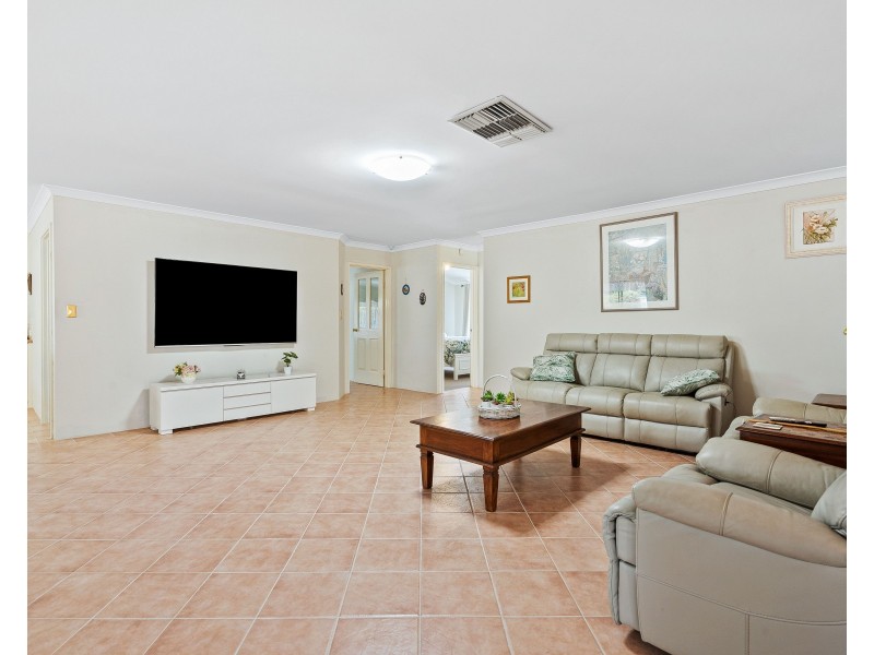 24 Nirimba Close, South Guildford WA 6055