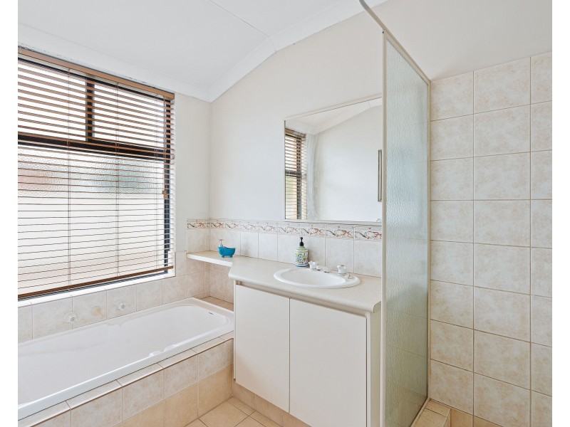 24 Nirimba Close, South Guildford WA 6055