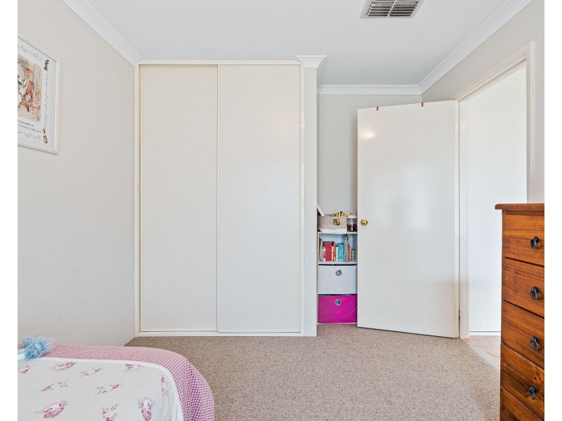 24 Nirimba Close, South Guildford WA 6055