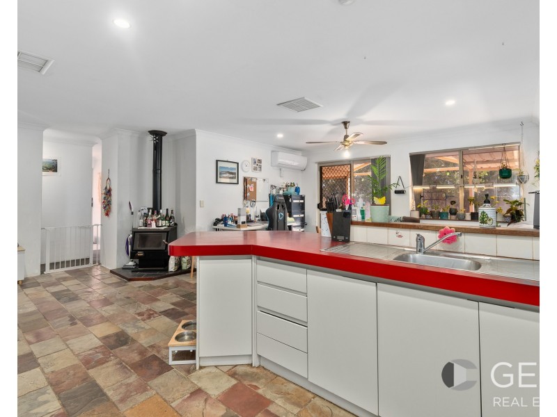 41 Kangaroo Entrance, Stratton WA 6056