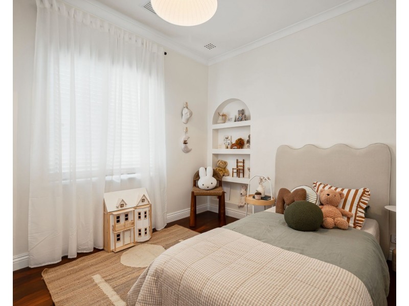 196 Corinthian Road East, Riverton WA 6148