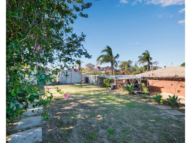 39 Amberton Avenue, Girrawheen WA 6064