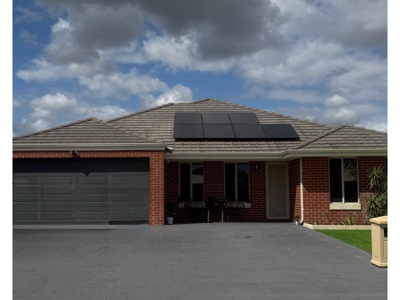 8 Bancombe Crescent, Ellenbrook WA 6069