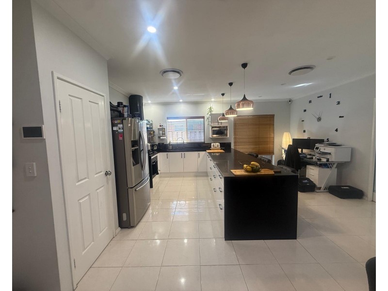 8 Bancombe Crescent, Ellenbrook WA 6069
