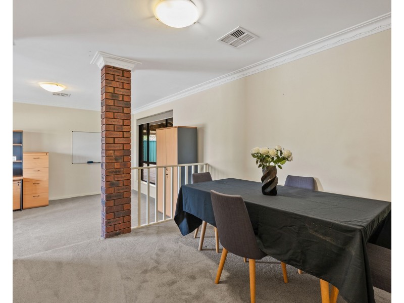 15 Florey Place, Huntingdale WA 6110