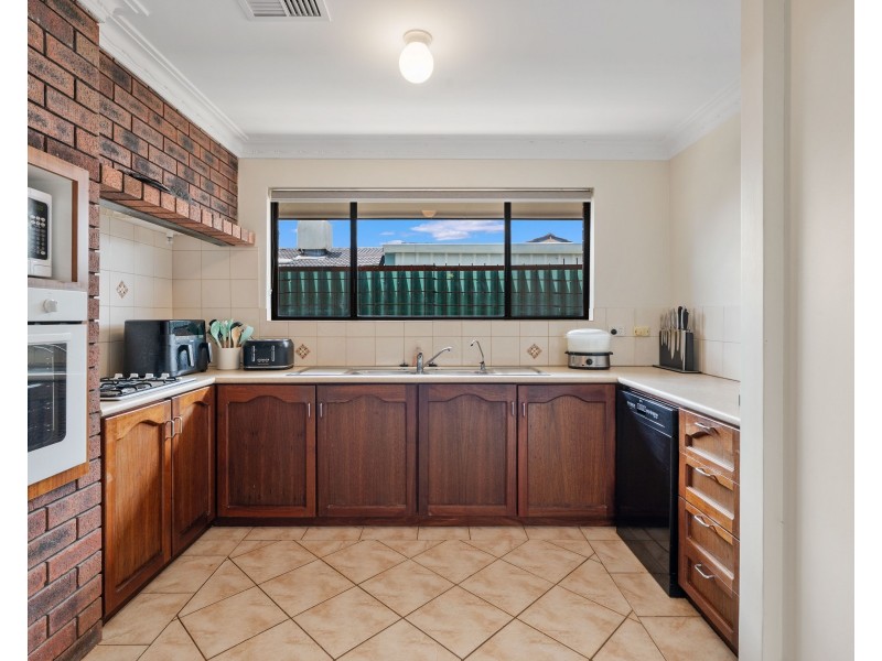 15 Florey Place, Huntingdale WA 6110