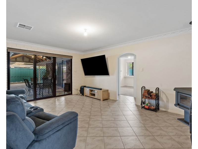 15 Florey Place, Huntingdale WA 6110