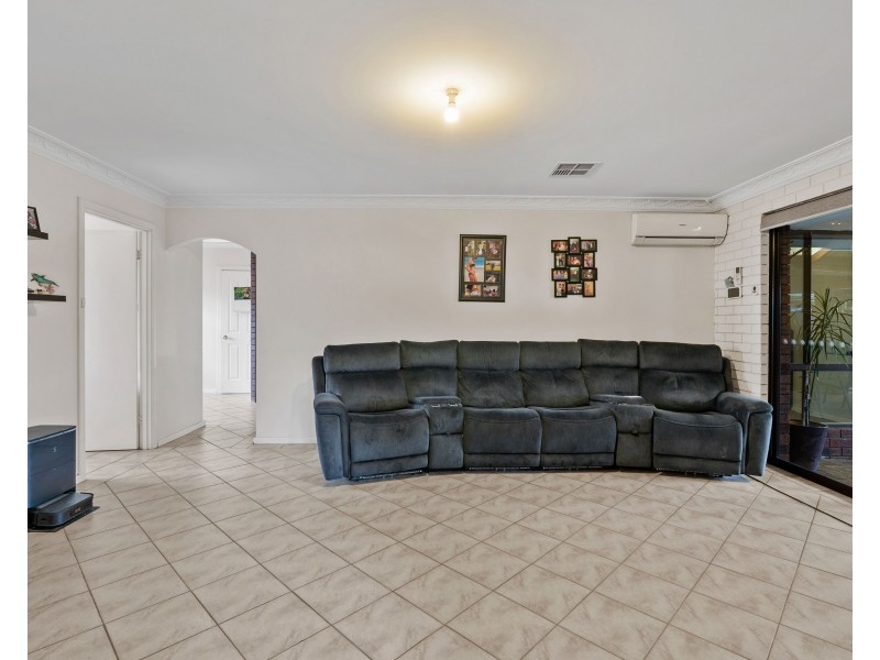 15 Florey Place, Huntingdale WA 6110