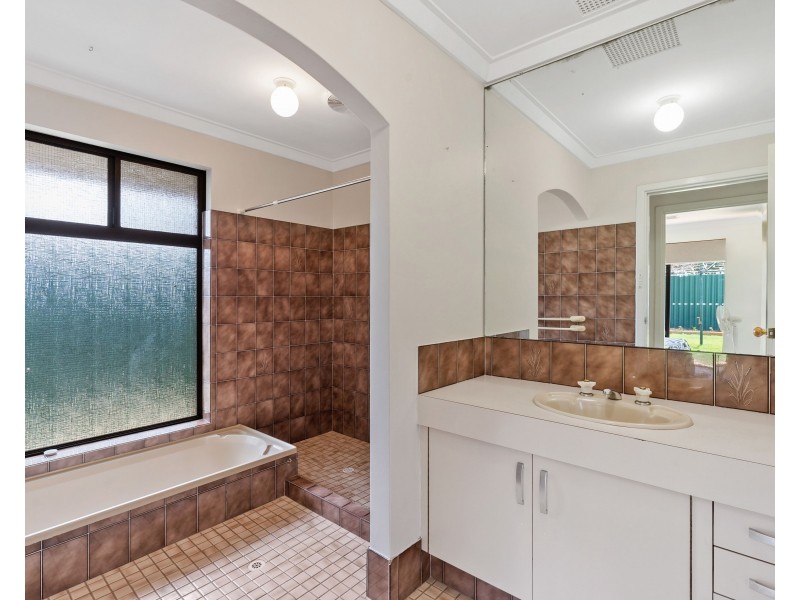 15 Florey Place, Huntingdale WA 6110