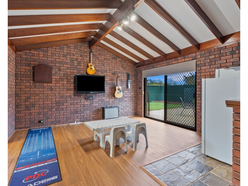 15 Florey Place, Huntingdale WA 6110