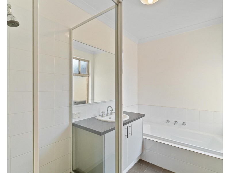 10 Keelia Vale, Lakelands WA 6180