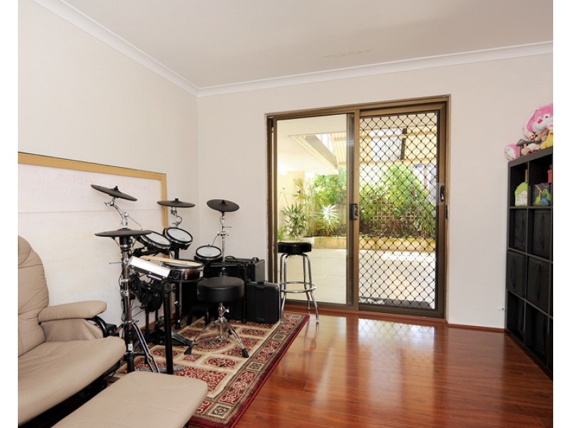 76 DARLEY CIRCLE, Bull Creek WA 6149