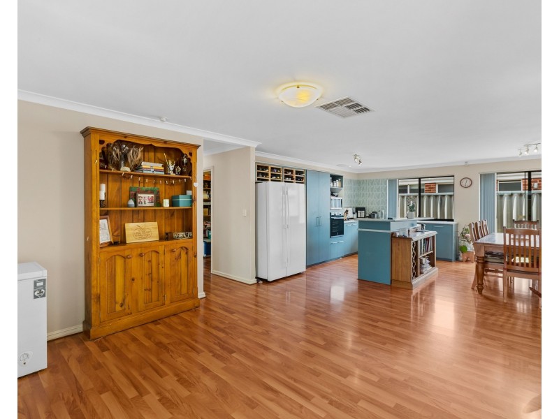 9 Syme Road, Alexander Heights WA 6064