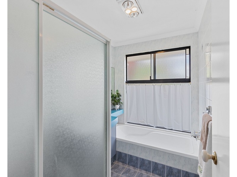 9 Syme Road, Alexander Heights WA 6064