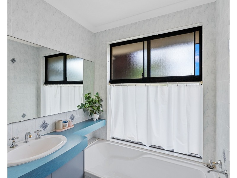 9 Syme Road, Alexander Heights WA 6064