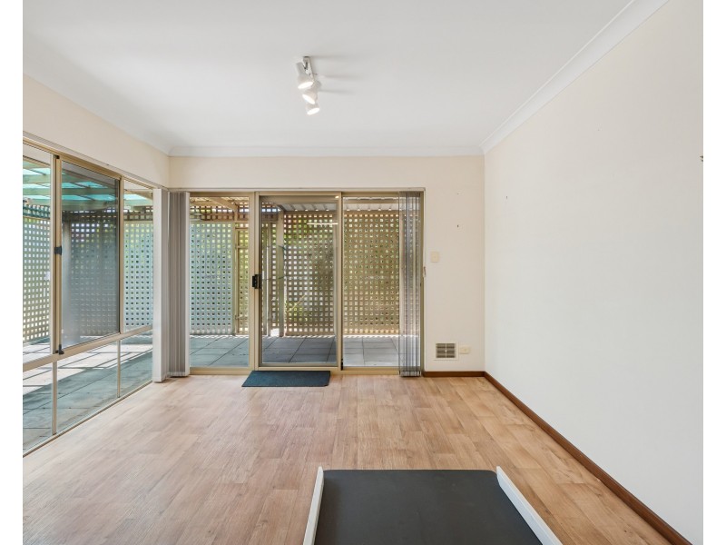 6 Whitney Place, Alexander Heights WA 6064