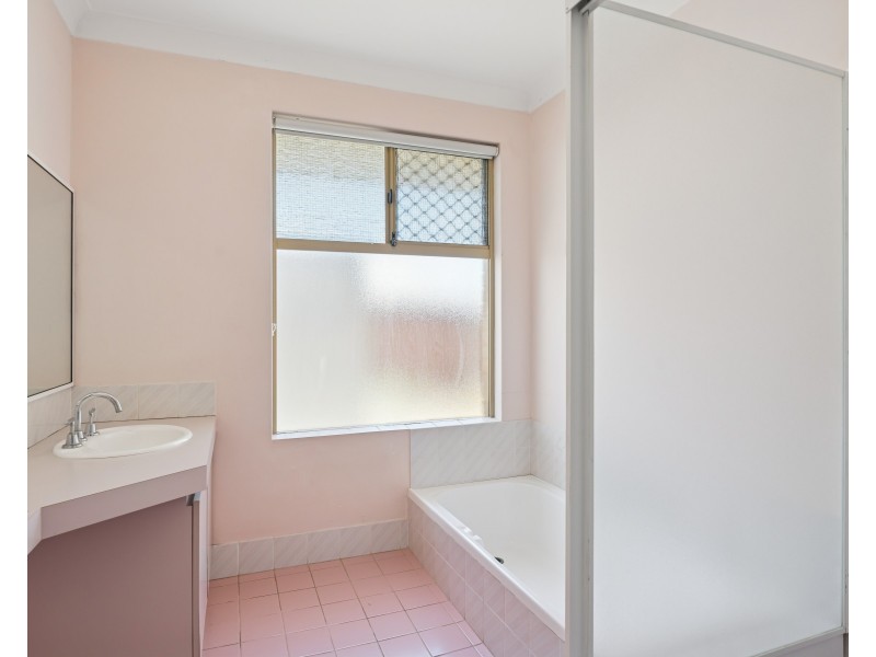 6 Whitney Place, Alexander Heights WA 6064