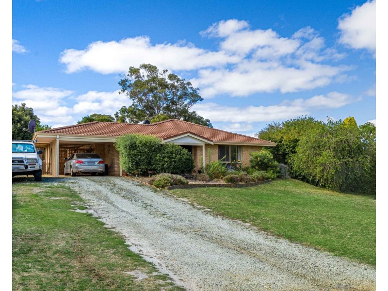 32 Whidby Street, Orana WA 6330