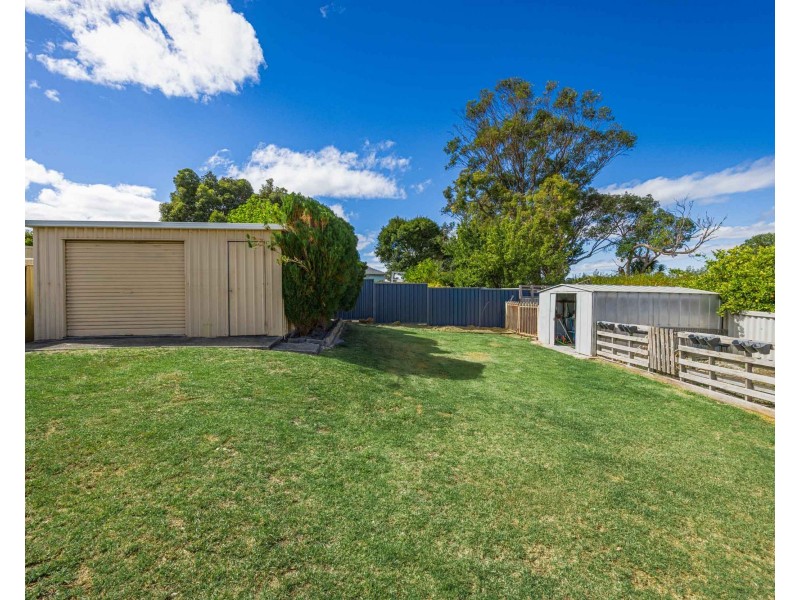 32 Whidby Street, Orana WA 6330